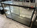 359 · GLASS DISPLAY CABINET, 1500 (L) x 500 (W) x 950mm (H), 1 x GLASS SHELF & 1 x KEY