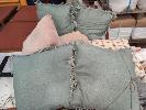 41 · 7 X ASSORTED THROW PILLOWS (1 X CARTON)