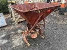 401 · FERTILISER SPREADER, MASSEY FERGUSON, PTO DRIVEN, 3PTL, HEAVY DUTY STEEL CONSTRUCITON