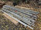 422 · 25 (APPROX) x TELESCOPIC TRUCK SECTION STORAGE POLES & 3 x ADJUSTABLE ANCRA POLES, 1 x PALLET NO GST