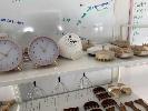 304 · 2 x CLOCKS & 7 x ASSORTED MASSAGE BRUSHES
