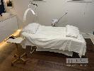 100a · ELECTRIC RISE & FALL TREATMENT BED, ADJUSTABLE INCLINE, VINYL, FOOT CONTROL, 240V, 10 AMP PLUG